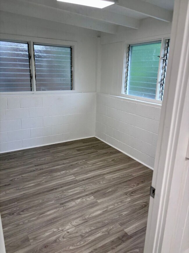 Building Photo - OAHU9364