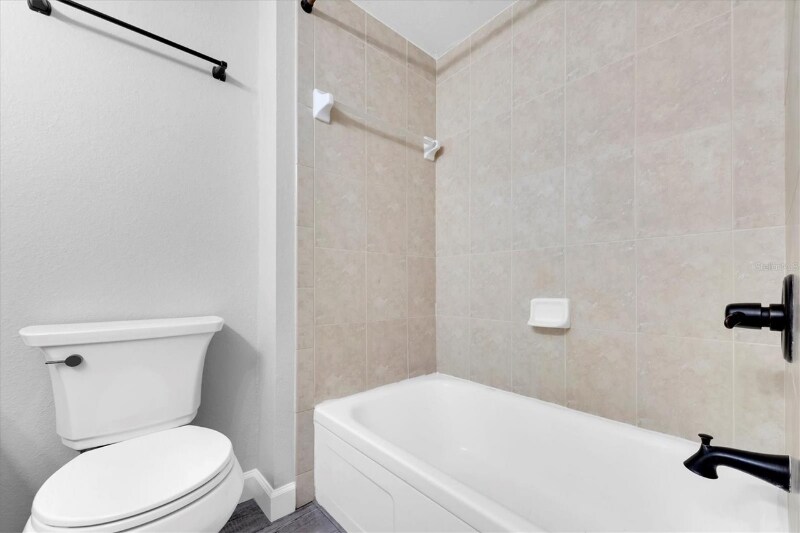 Building Photo - 406 S Cedar Ave