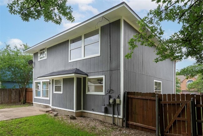 Building Photo - 13701 Cambourne Dr