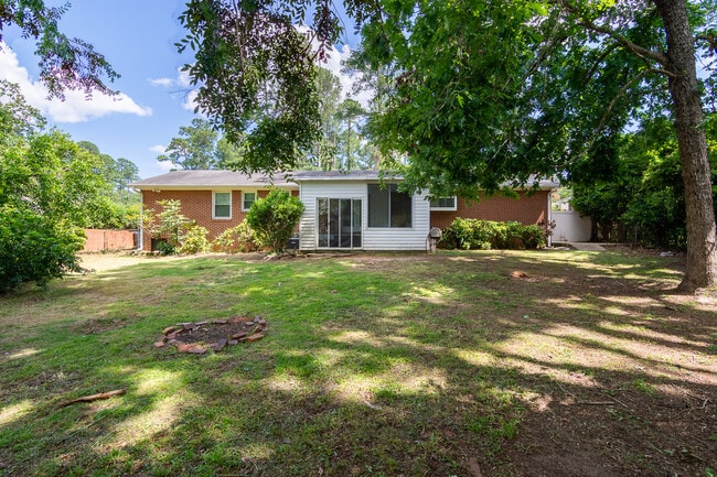 Building Photo - 3003 Stratford Dr