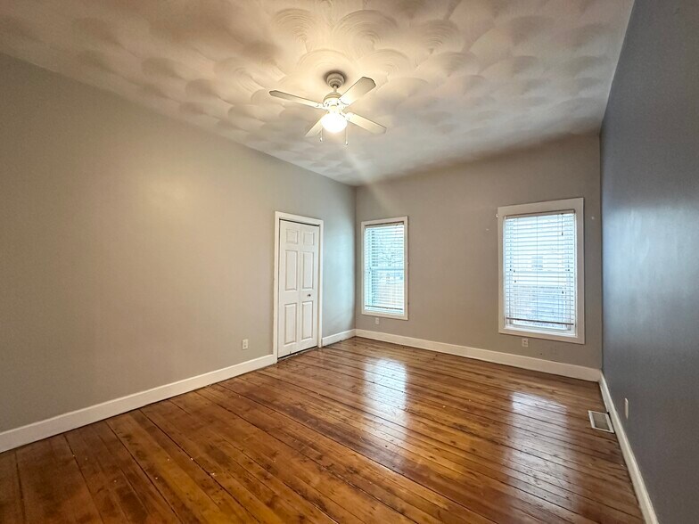 Building Photo - 124 Almy St
