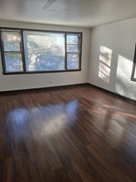 Primary Photo - 4900 N 40th St