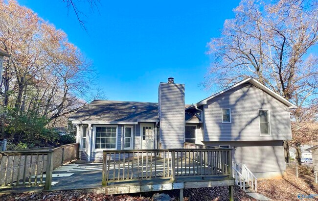 Building Photo - 704 Captiva Ct SE