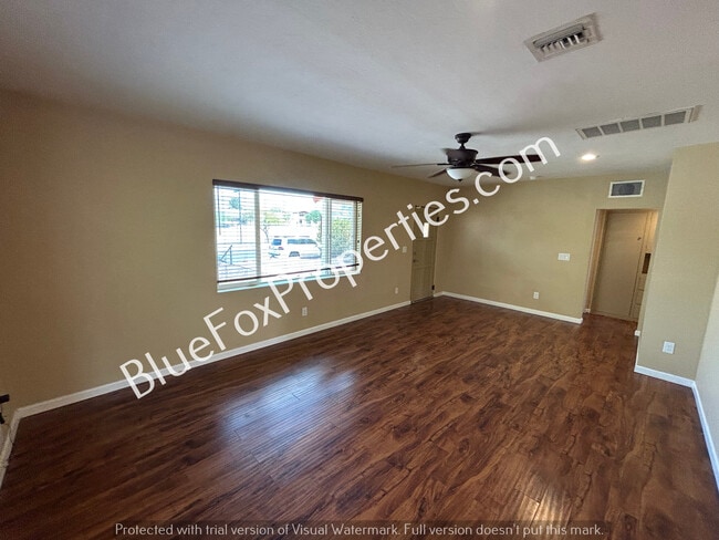 Building Photo - 1410 E Miles St