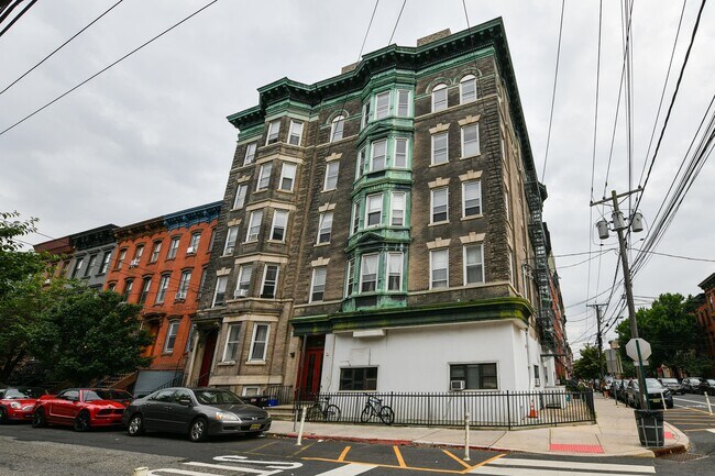 Building Photo - 217 10th St