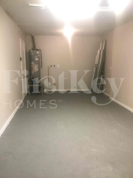 Building Photo - 6129 Moonbeam Dr