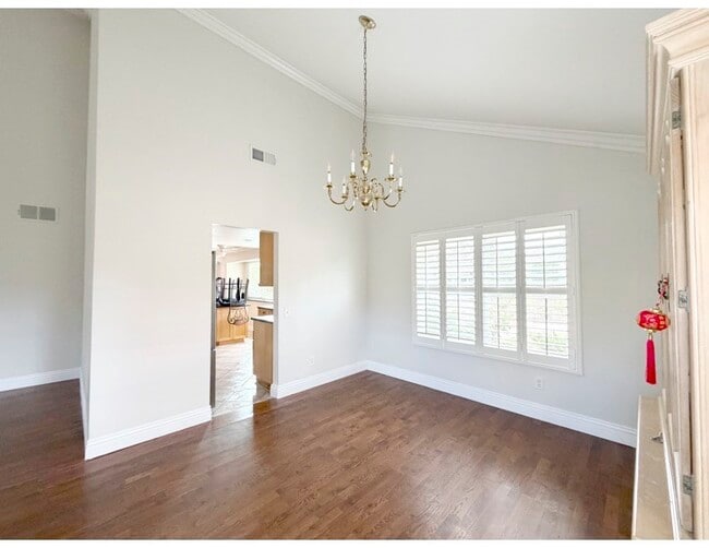 Building Photo - 19852 E Round Hill Ln