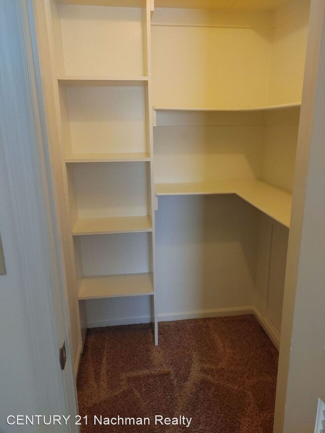 Building Photo - 2 br, 2.5 bath House - 676 Oleander Circle