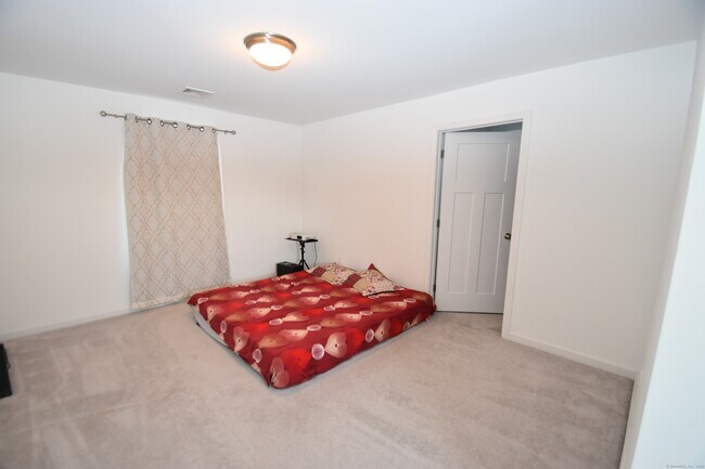 Building Photo - 501 Old Village Cir