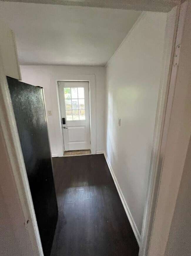 Building Photo - West Nashville 3BR Duplex
