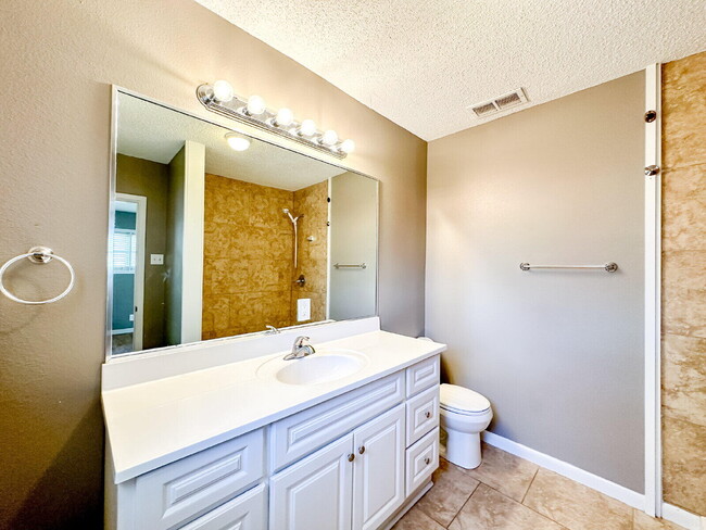 Building Photo - 2301 32nd St