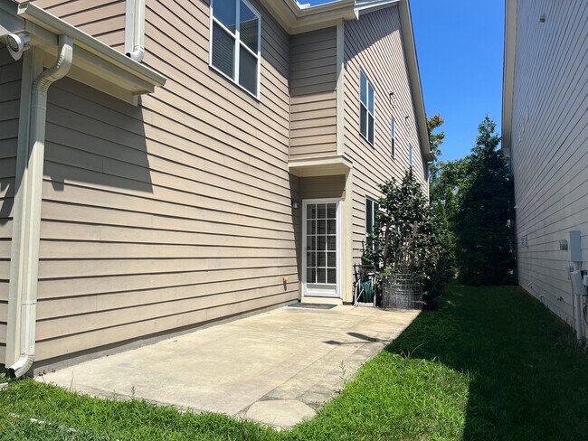 Building Photo - 1109 Somers Dr