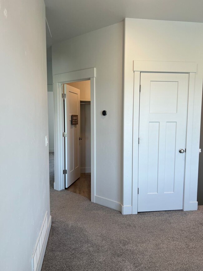 Building Photo - Beautiful 4 bed 2.5 bath home in the desirable Summerfield Subdivision