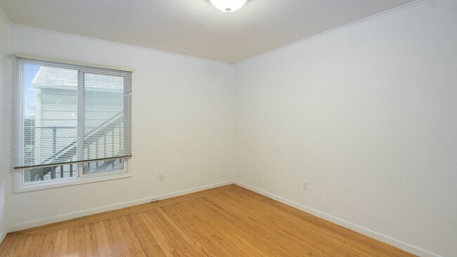 Building Photo - 1570 Buena Vista Ave