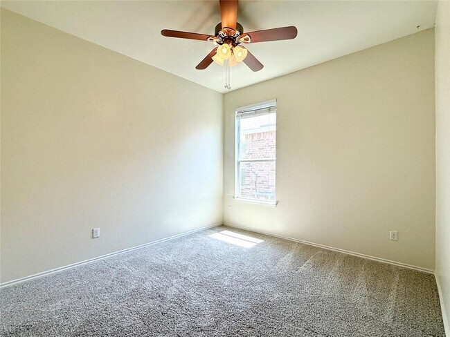 Building Photo - 132 Thrasher Cv