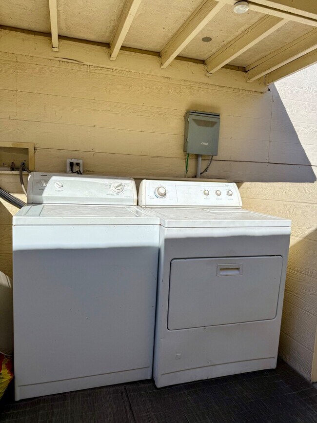 Building Photo - 7102 Mohawk St