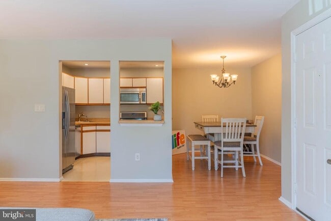 Building Photo - 27 Chambord Ct