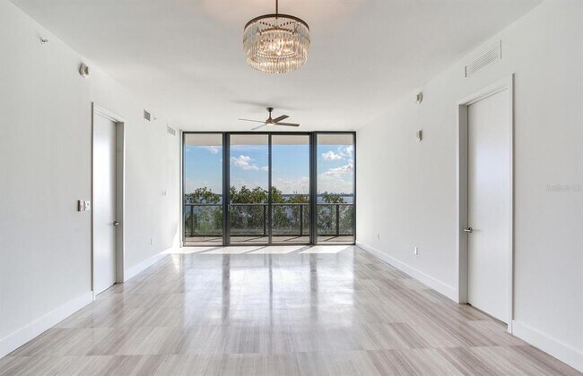 Building Photo - 2912 W Santiago St