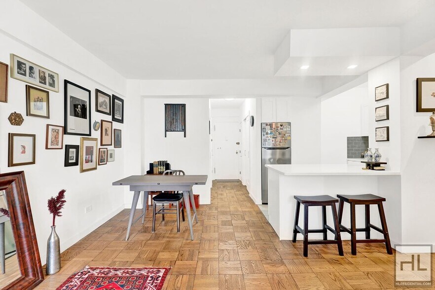 Building Photo - 333 E 46th St