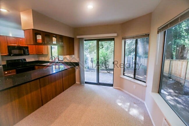 Building Photo - Charming 2 Bed 2 Bath Condo in Redmond