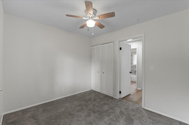 Building Photo - 4 bed/2bath in Bettendorf, IA