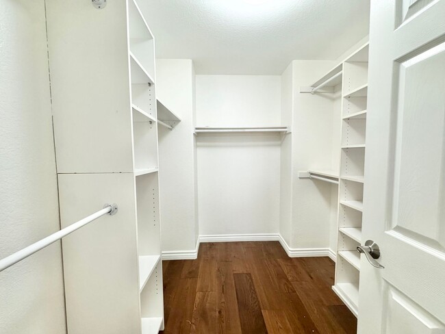 Building Photo - Beautiful 2Bd/2Ba Available In Aliso Viejo!