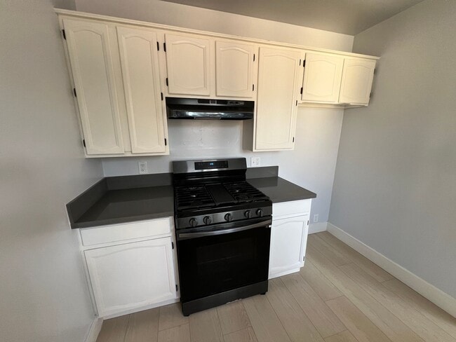 Building Photo - Burbank 3 bedroom 2 bathroom house for ren...