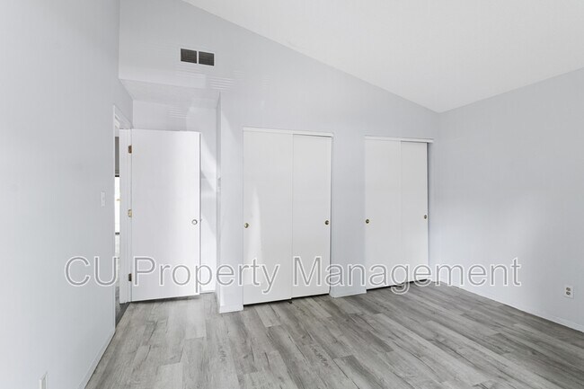 Building Photo - 2302A Melrose Dr