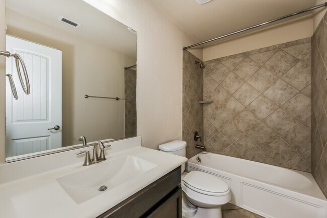 Building Photo - 517 Pawnee St