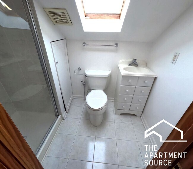 Building Photo - 3117 N Mango Ave