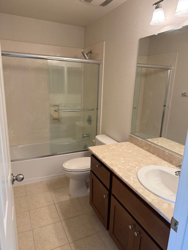 Building Photo - MODERN NEWER 3 BEDROOM 2 STORY FAIRFIELD *...