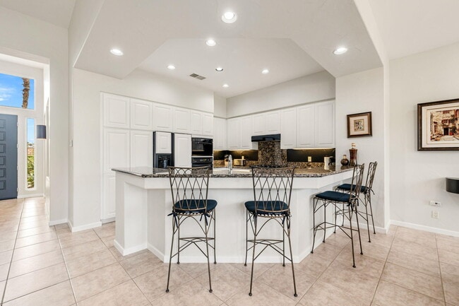 Building Photo - 727 Arrowhead Dr