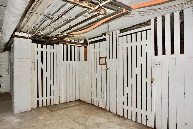 Building Photo - 6308 N Glenwood Ave