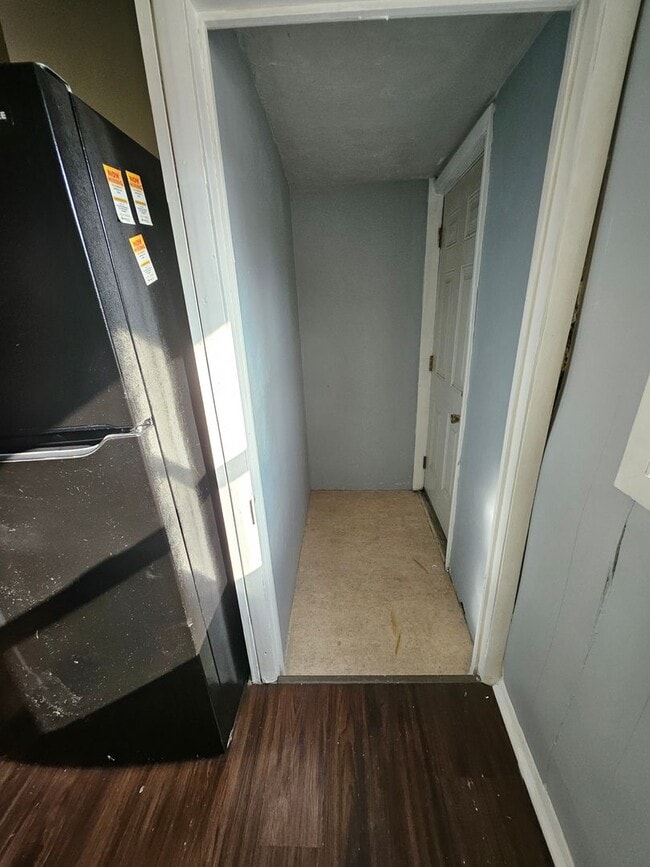 Building Photo - Upper 1 bedroom unit