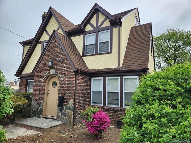 Building Photo - 21 Nassau Pl