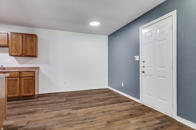 Building Photo - A Peaceful Retreat: 3 Bedroom Duplex
