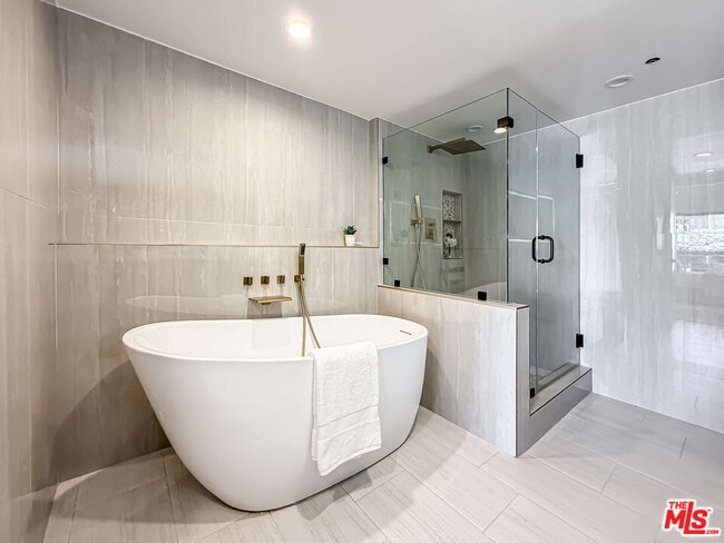 Building Photo - 1133 5th St