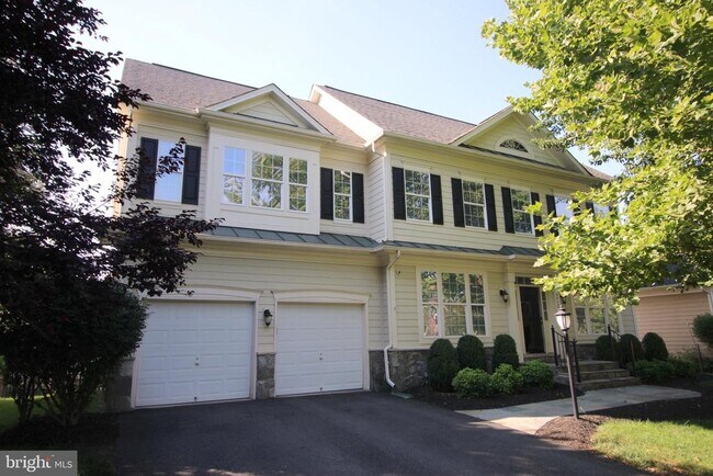 Primary Photo - 44136 Riverpoint Dr