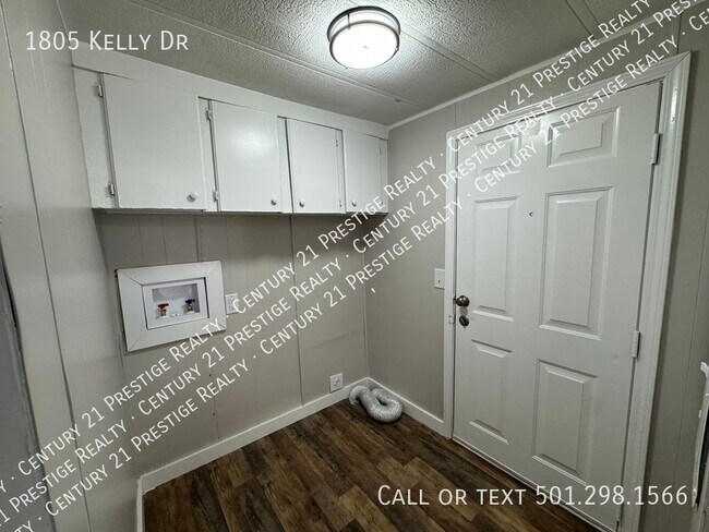 Building Photo - 1805 Kelly Dr