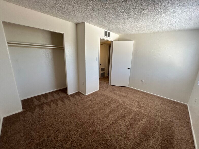Building Photo - 8014 W Osborn Rd