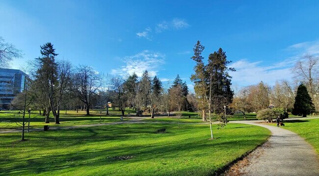 Building Photo - Stephens Properties 1319