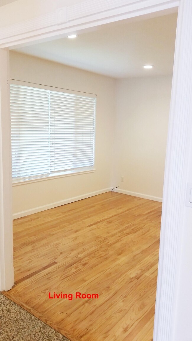 Building Photo - 34199 Cromwell Pl