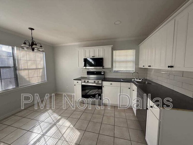 Building Photo - 2872 Harbinger Ln