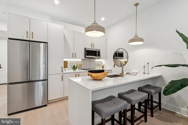 Building Photo - 30 W Allens Ln