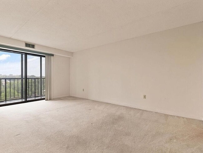 Building Photo - 100 High St