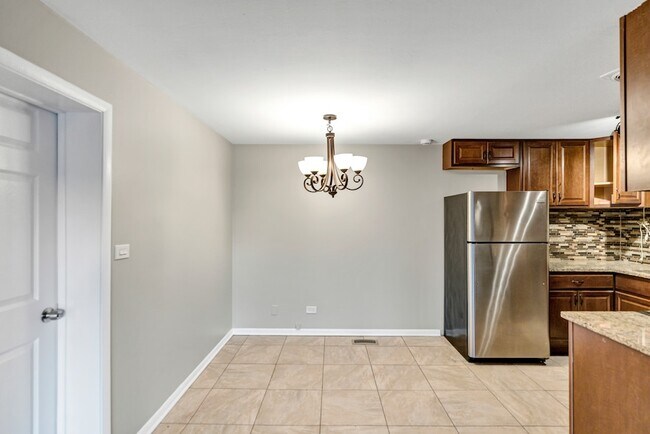 Building Photo - 1321 Yarmouth Ct