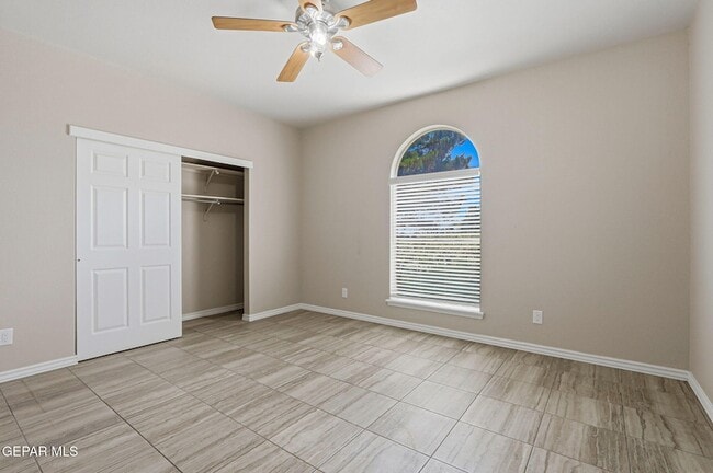 Building Photo - 825 Dulce Tierra Dr