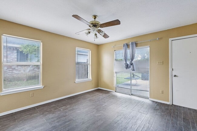 Building Photo - 12719 Bluffview Dr
