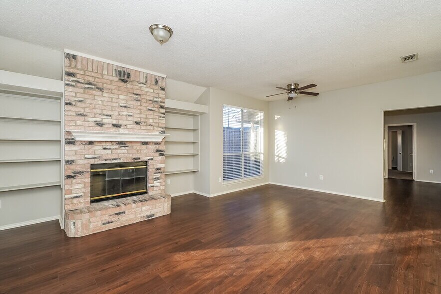 Building Photo - 903 Crestwood Dr