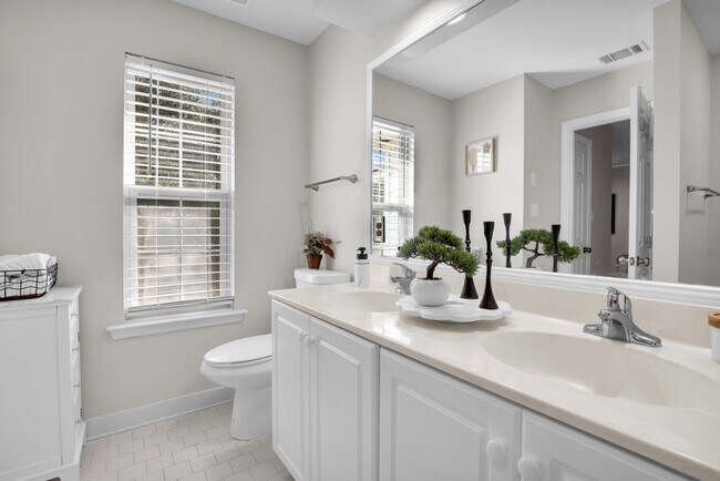 Building Photo - 136 Meadowside Ln